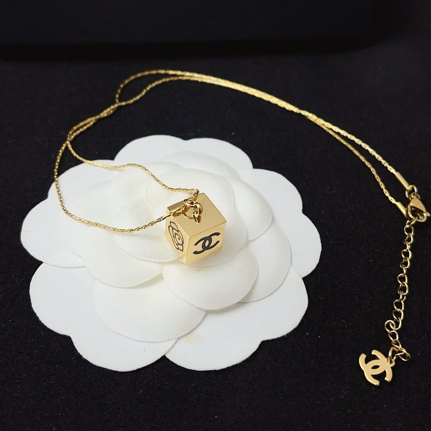 Women's Fashion Pendant Necklace