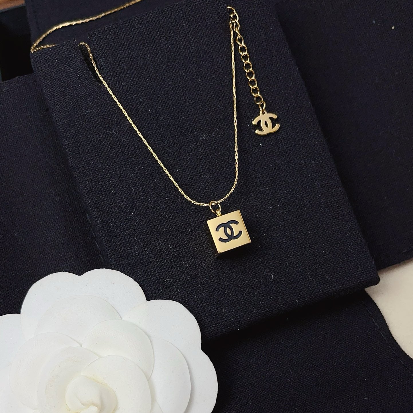 Women's Fashion Pendant Necklace