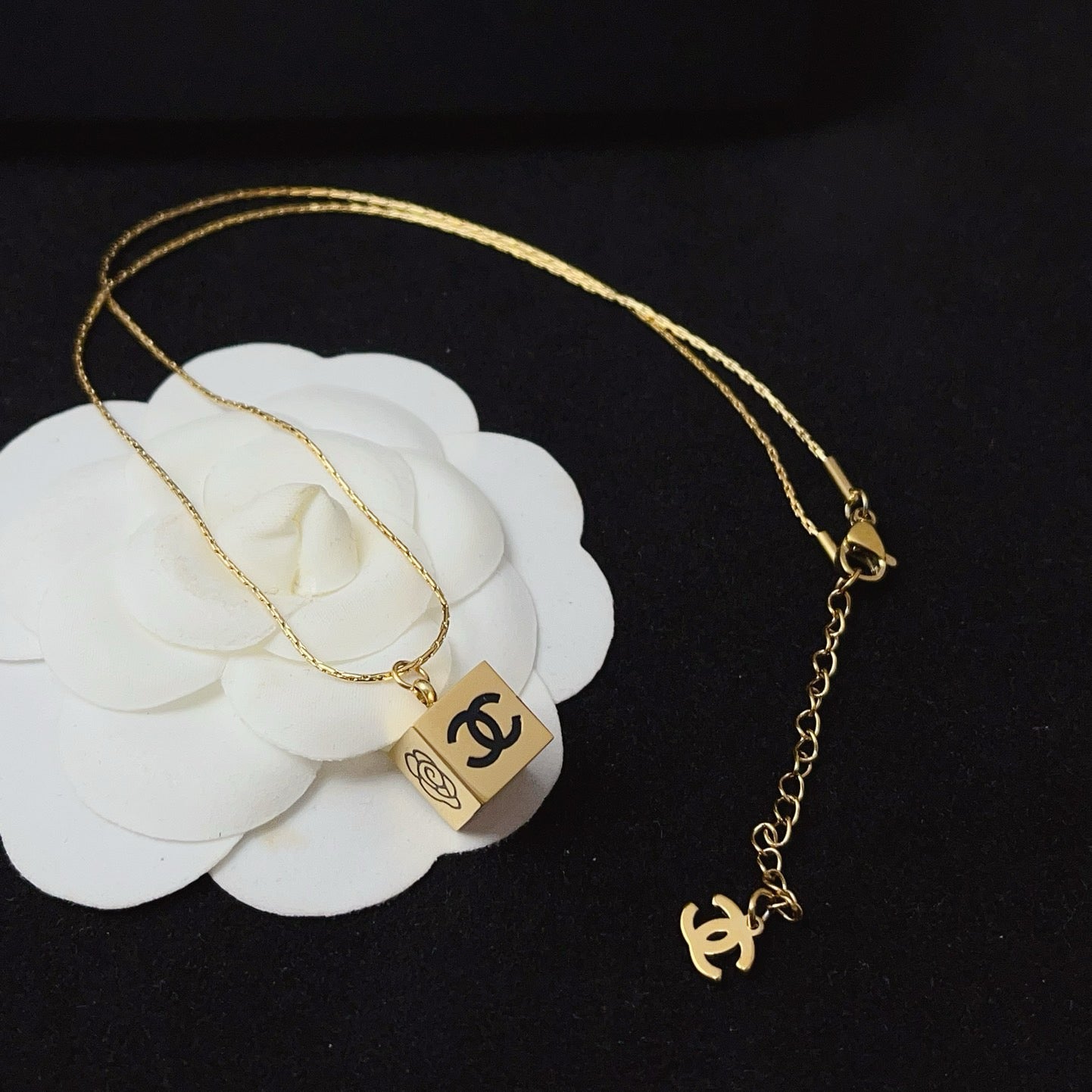 Women's Fashion Pendant Necklace