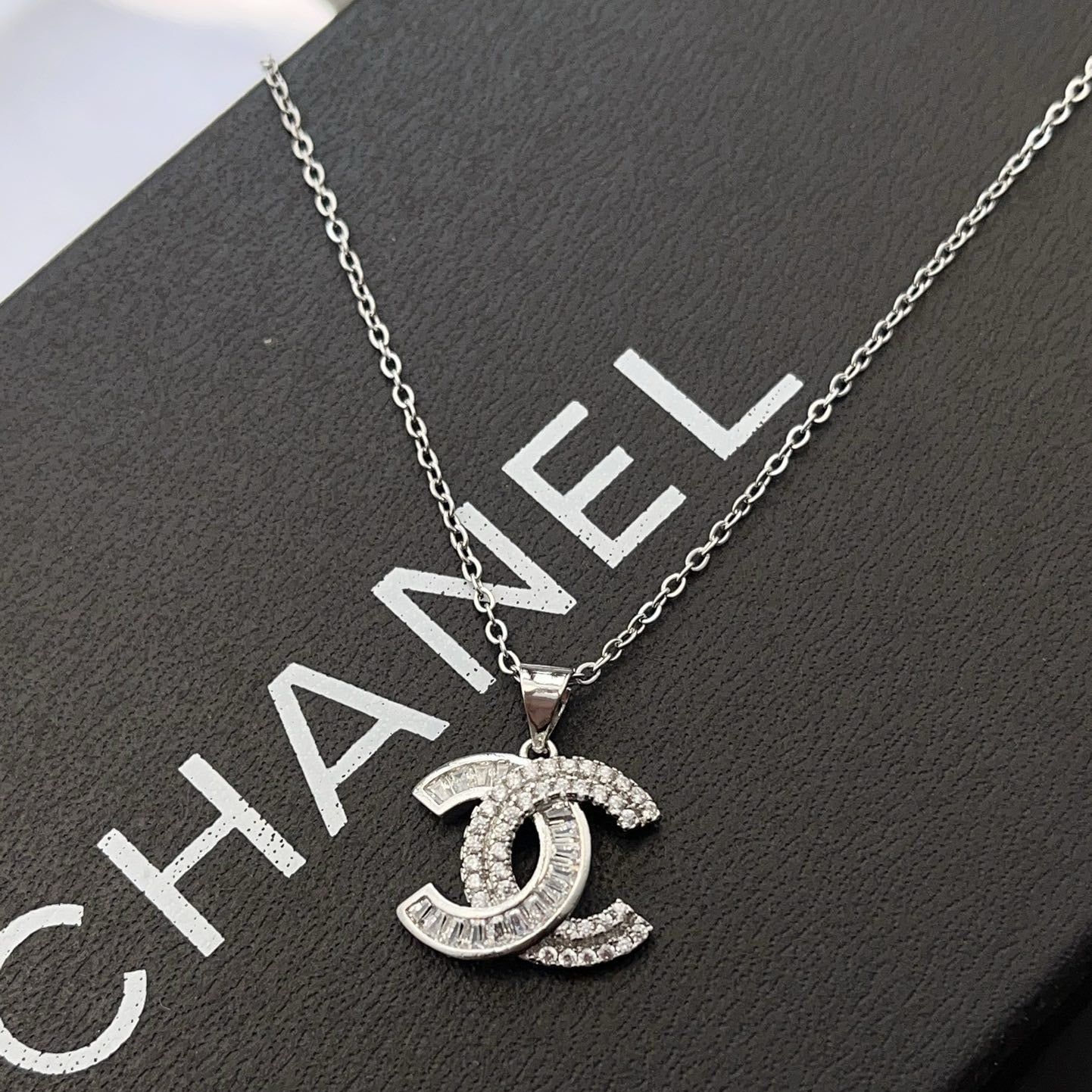Women's Fashion Pendant Necklace