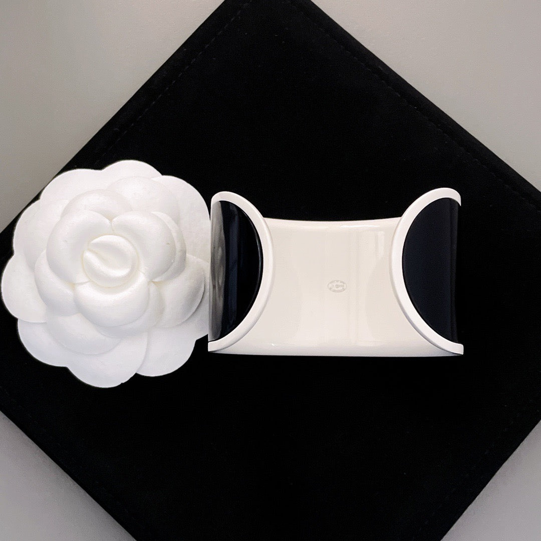 Women's Panda Color Acrylic Bracelet