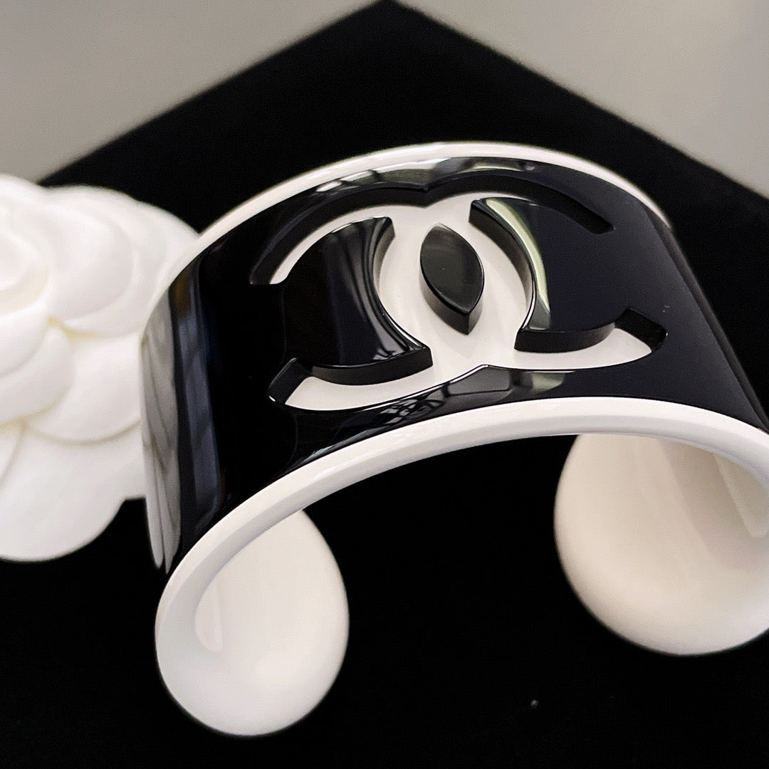 Women's Panda Color Acrylic Bracelet