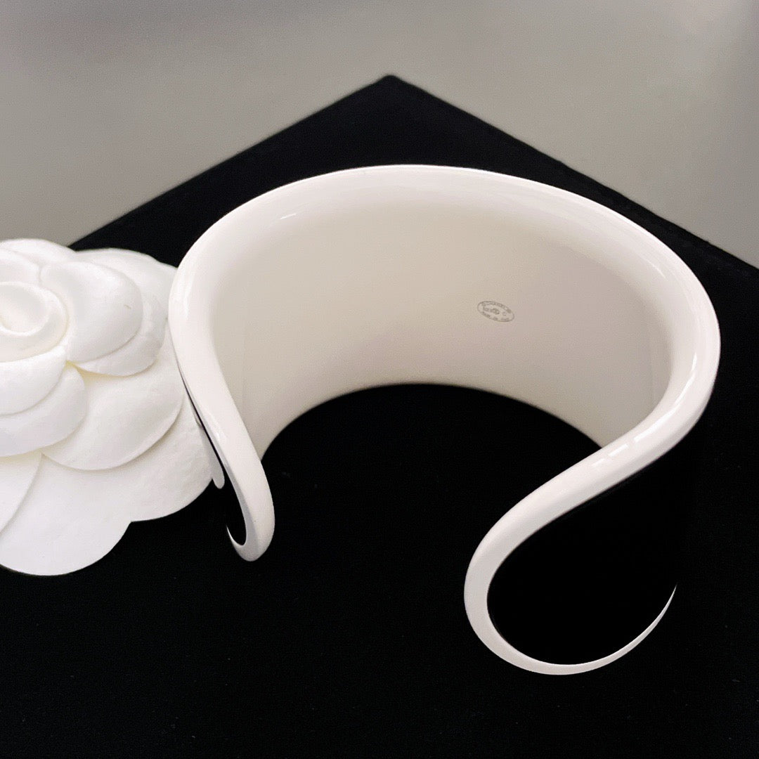 Women's Panda Color Acrylic Bracelet