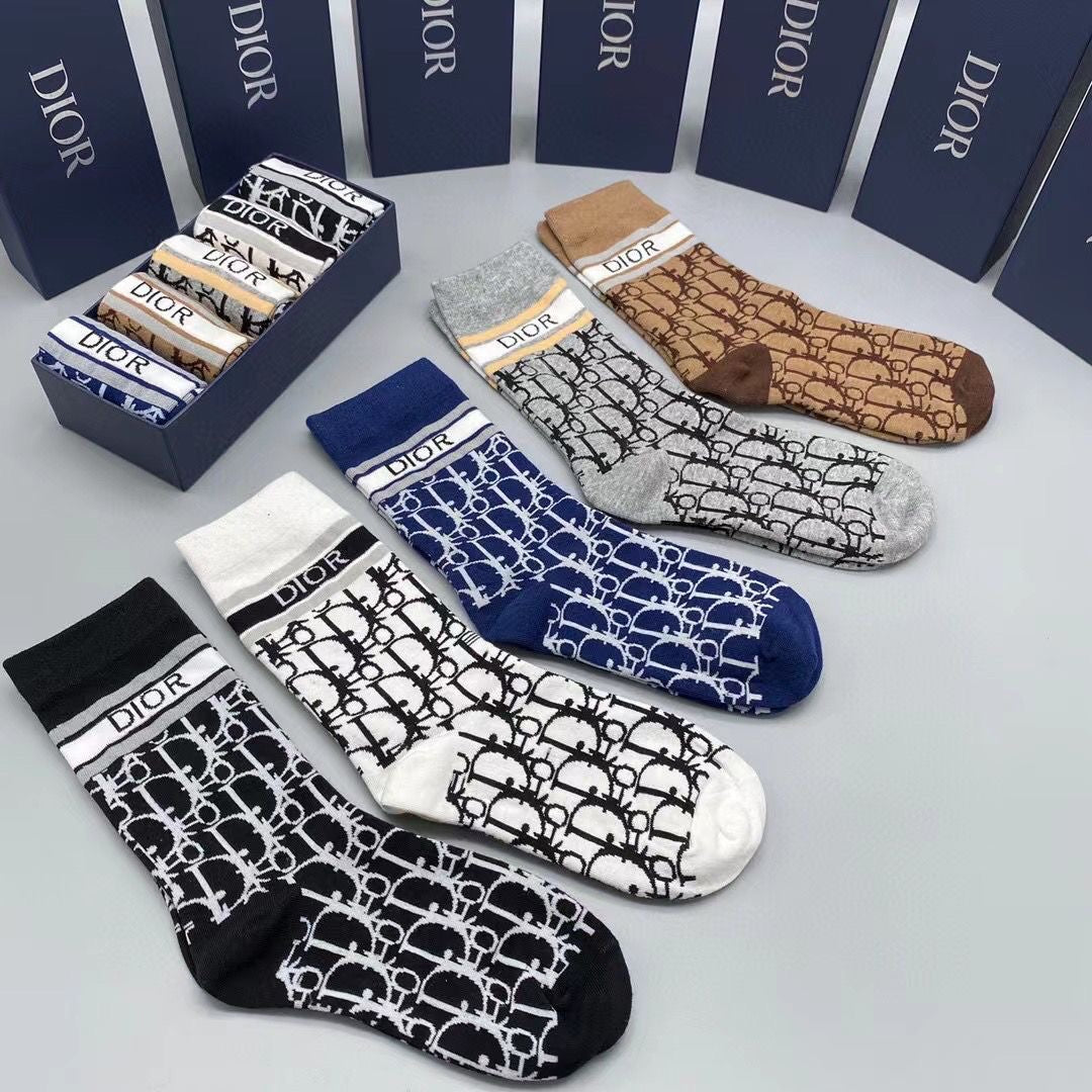 Couple's Fashionable Embroidered Cotton Socks