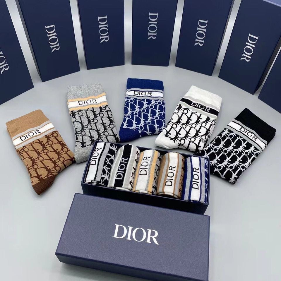 Couple's Fashionable Embroidered Cotton Socks