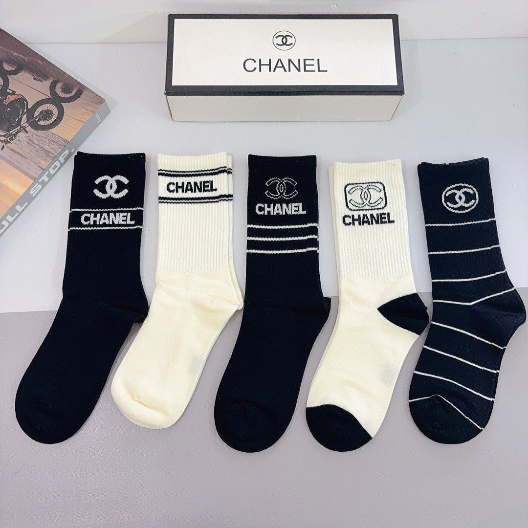 Couple's Stylish Mid-Cut Cotton Socks