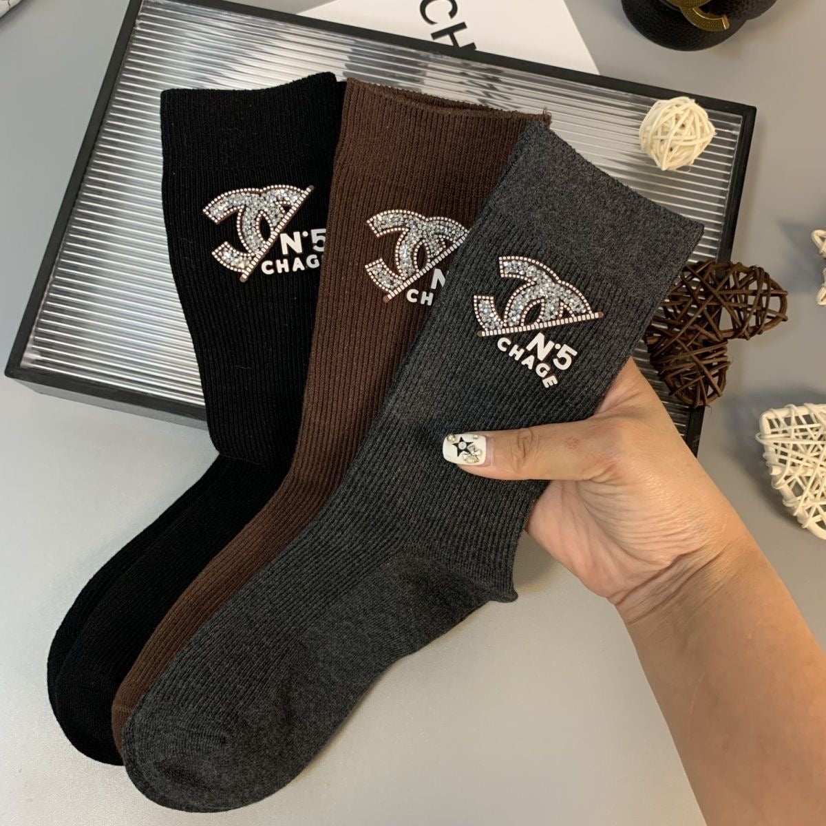 Women's Fashionable Embroidered Cotton Socks