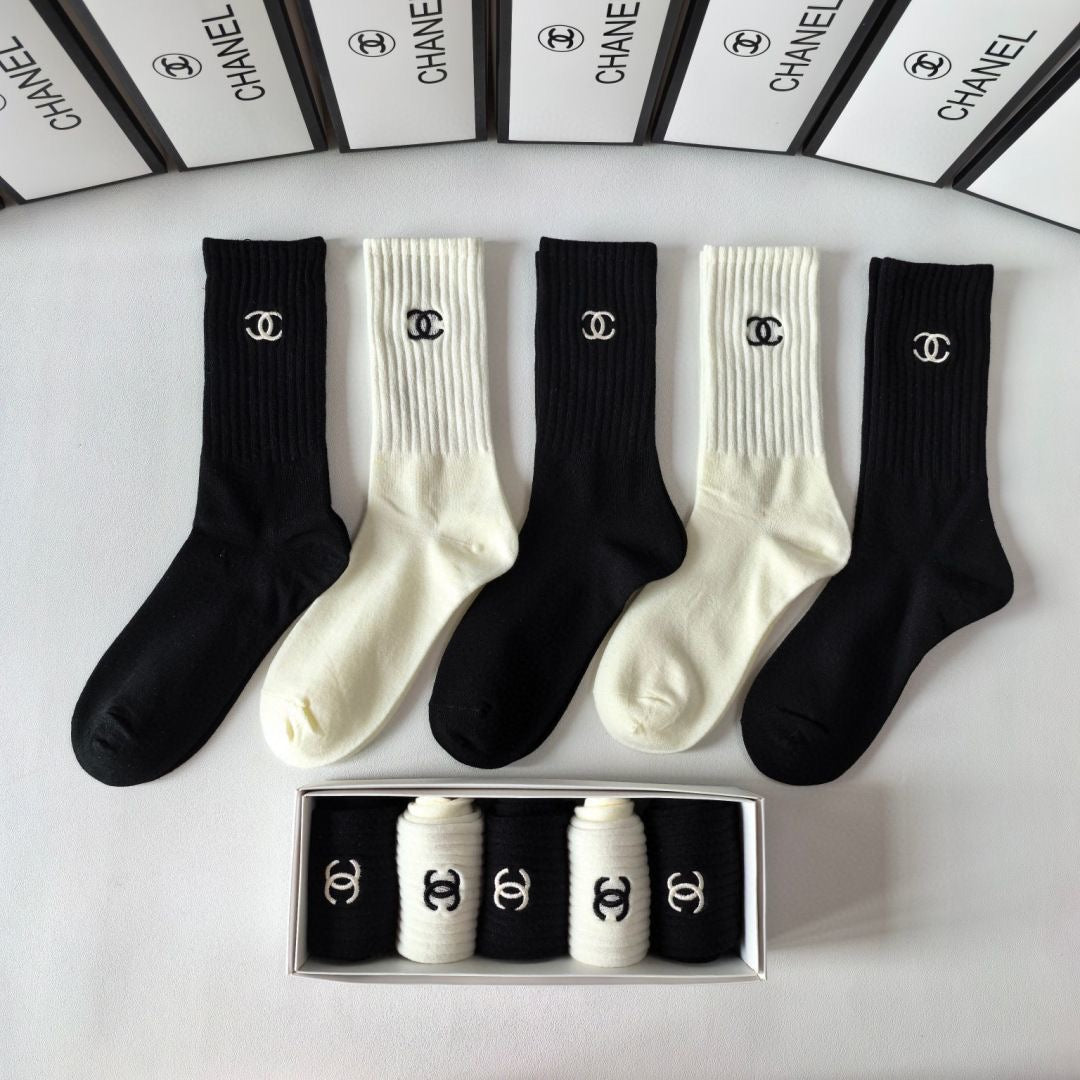 Couple's Stylish Embroidered Cotton Socks