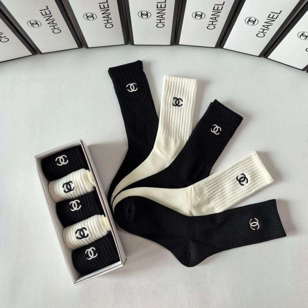 Couple's Stylish Embroidered Cotton Socks