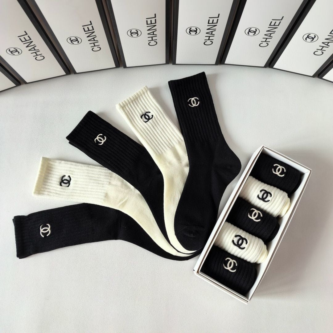 Couple's Stylish Embroidered Cotton Socks