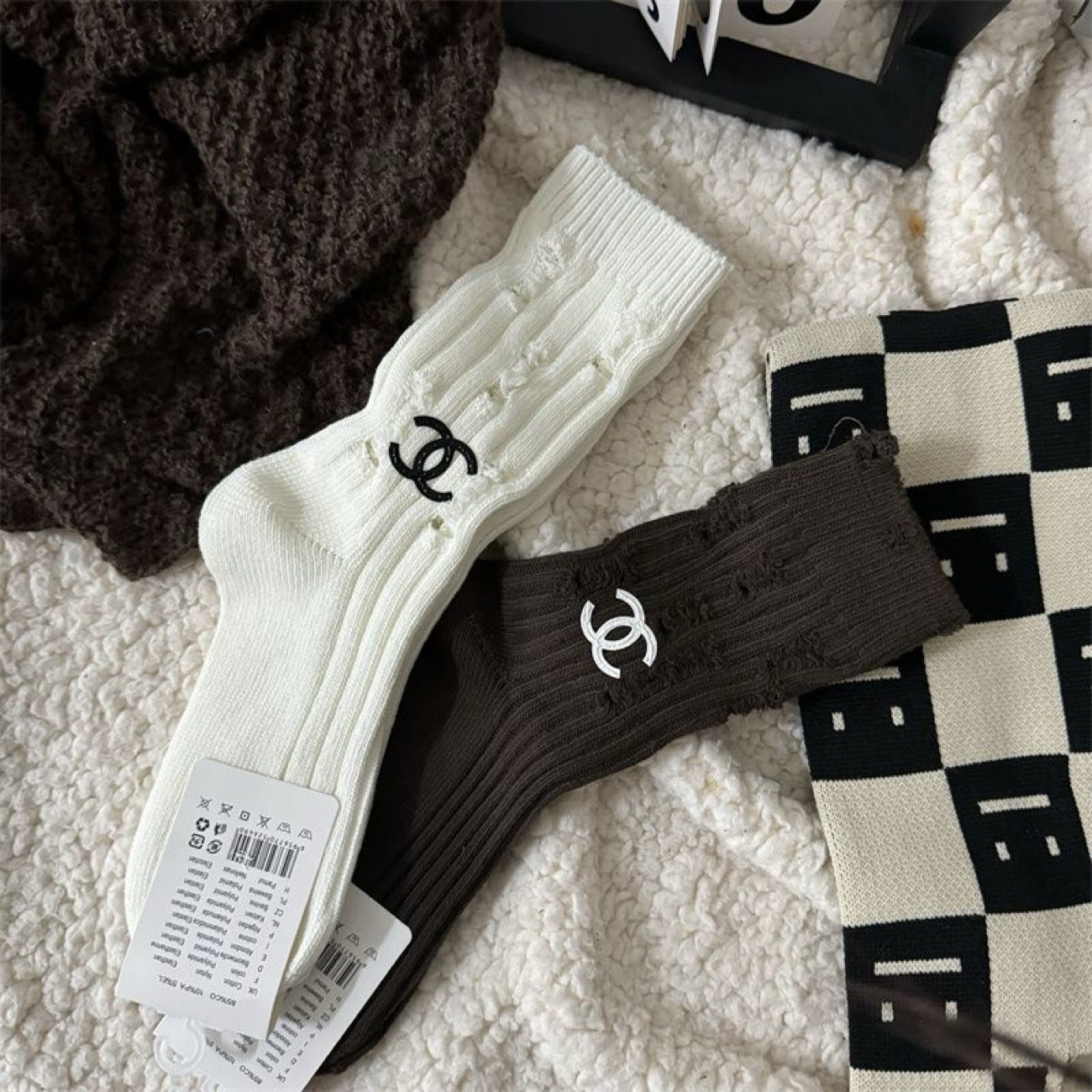 Women's Fashionable Embroidered Knitted Cotton Socks