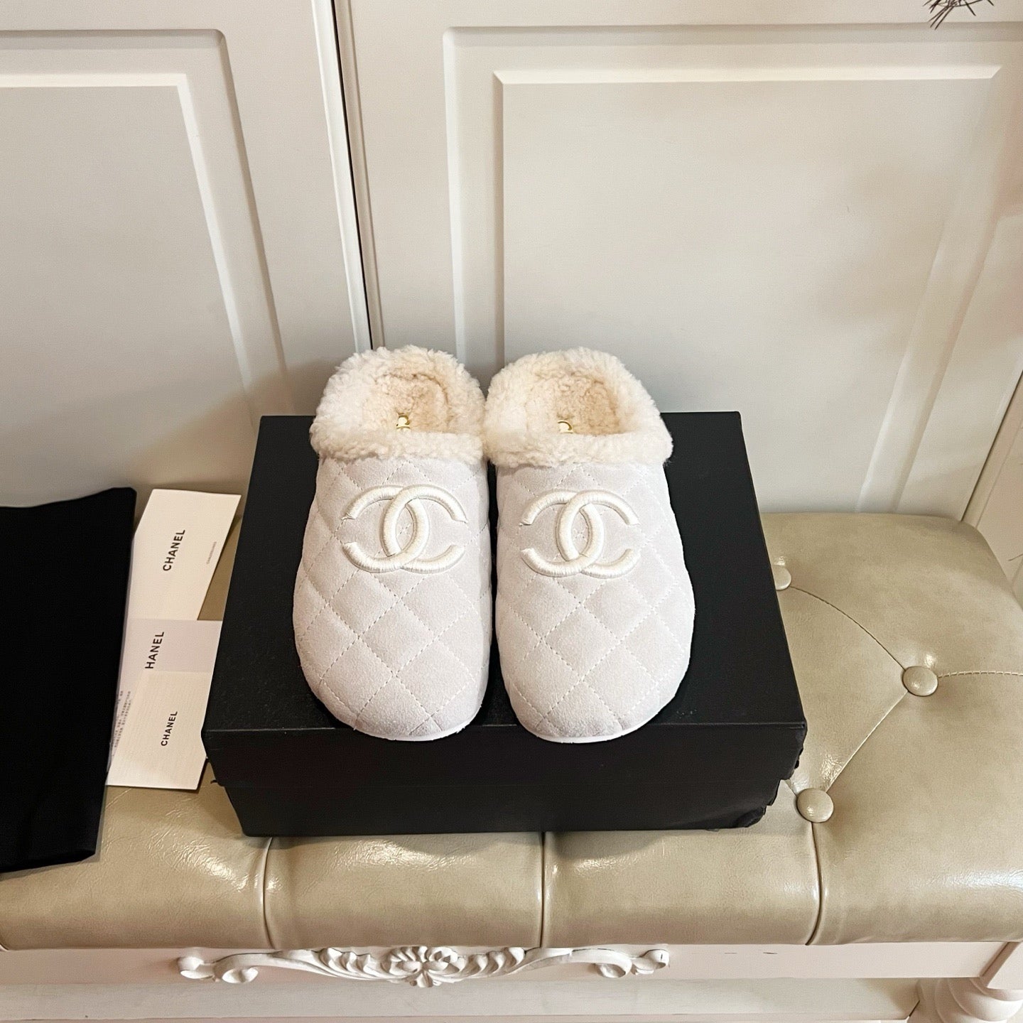 New Women's Fashionable Fleece-Lined Slippers