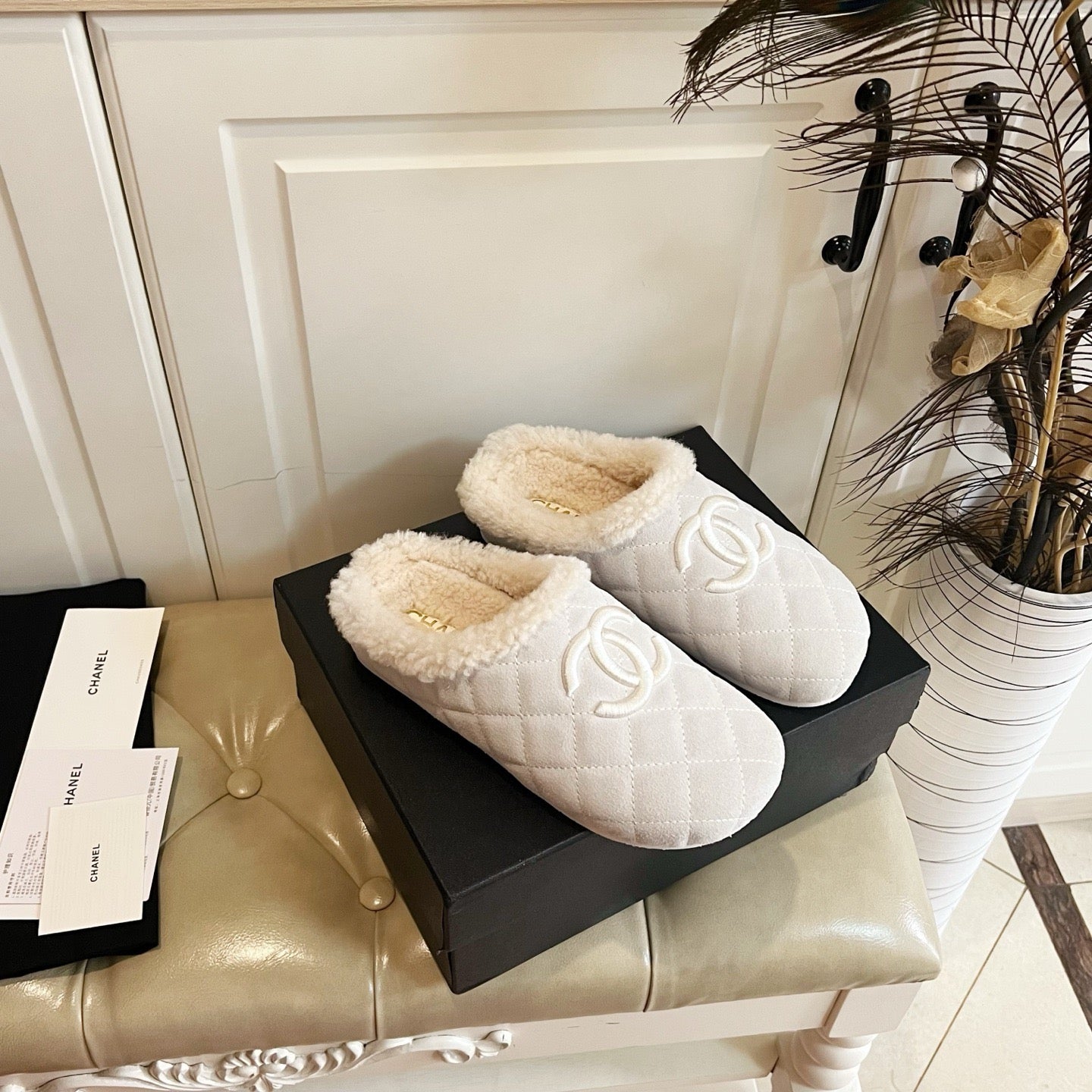 New Women's Fashionable Fleece-Lined Slippers