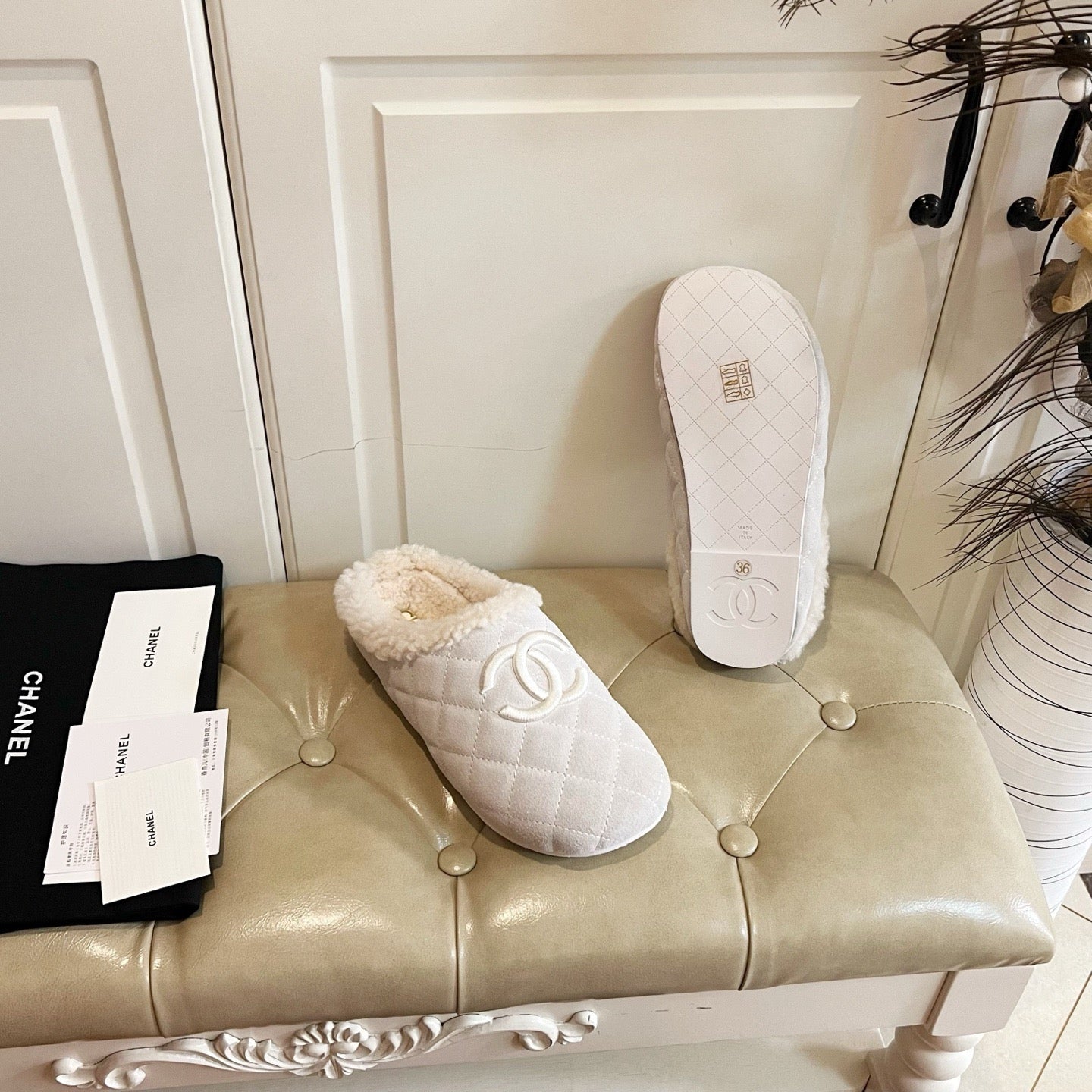 New Women's Fashionable Fleece-Lined Slippers