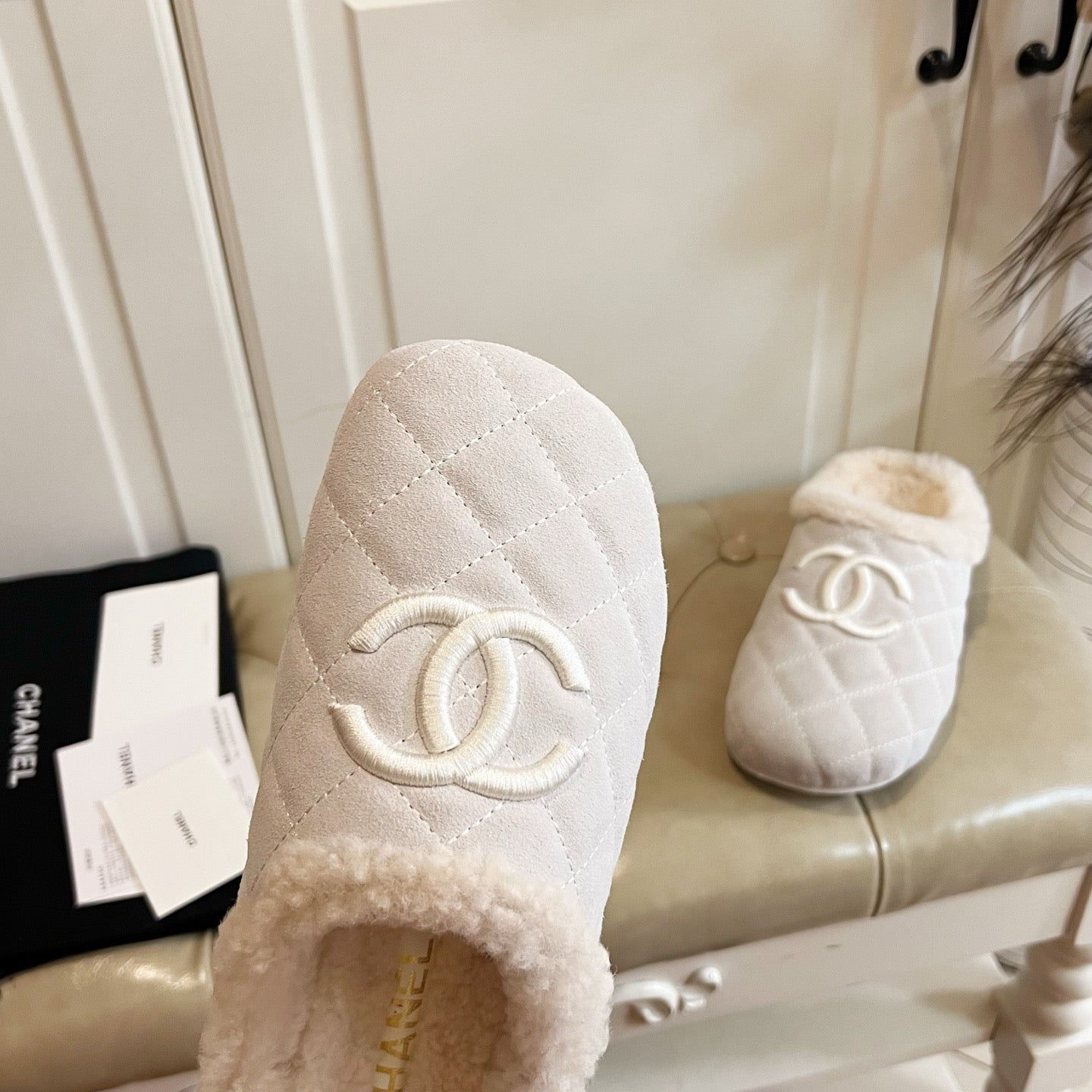 New Women's Fashionable Fleece-Lined Slippers