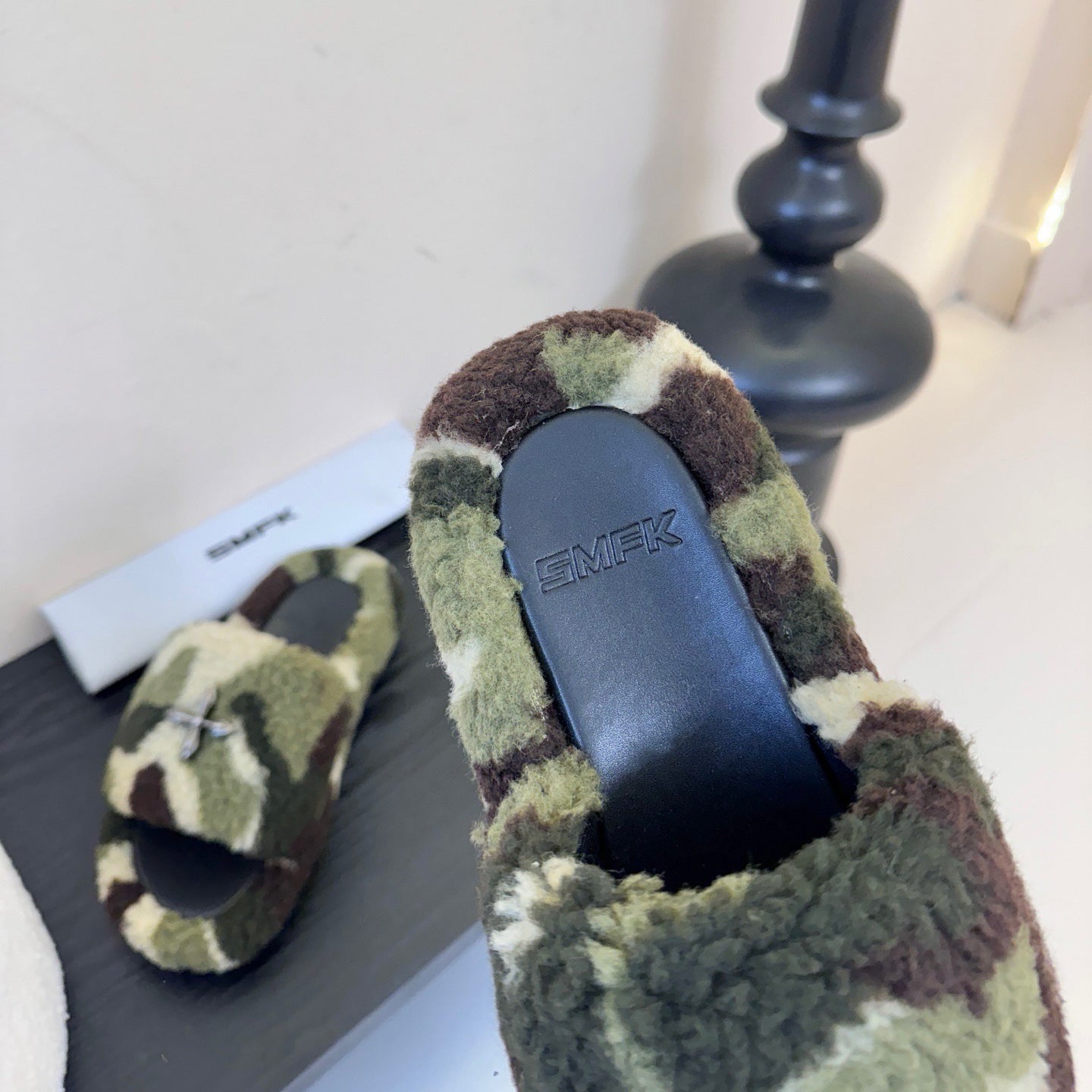 New Women's Fashionable Fleece-Lined Slippers