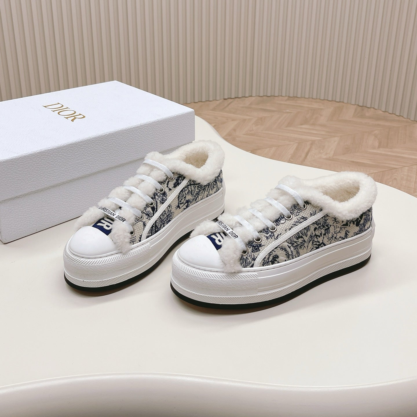 Women's Fashionable Fleece-Lined Casual Shoes