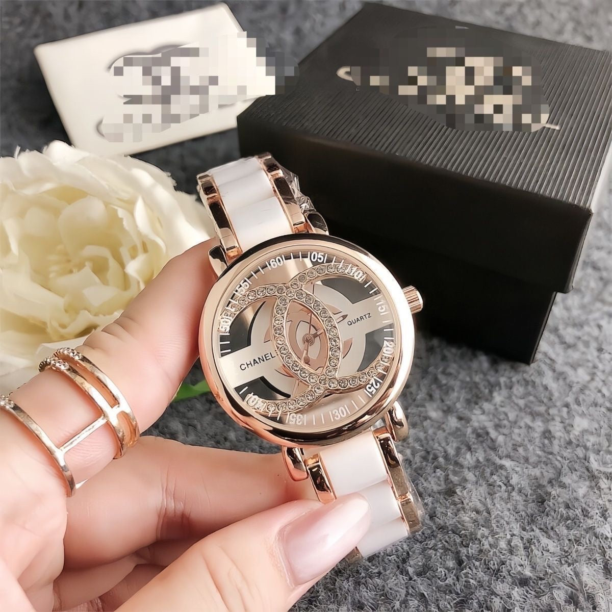 Women's Fashion Diamond-Set Quartz Watch