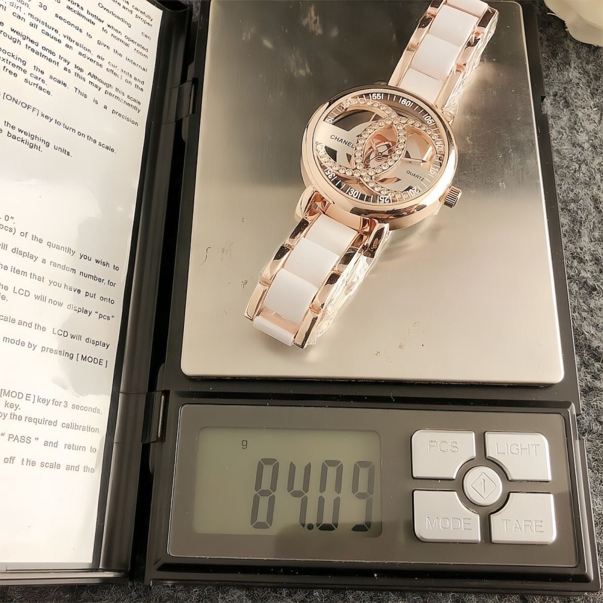 Women's Fashion Diamond-Set Quartz Watch