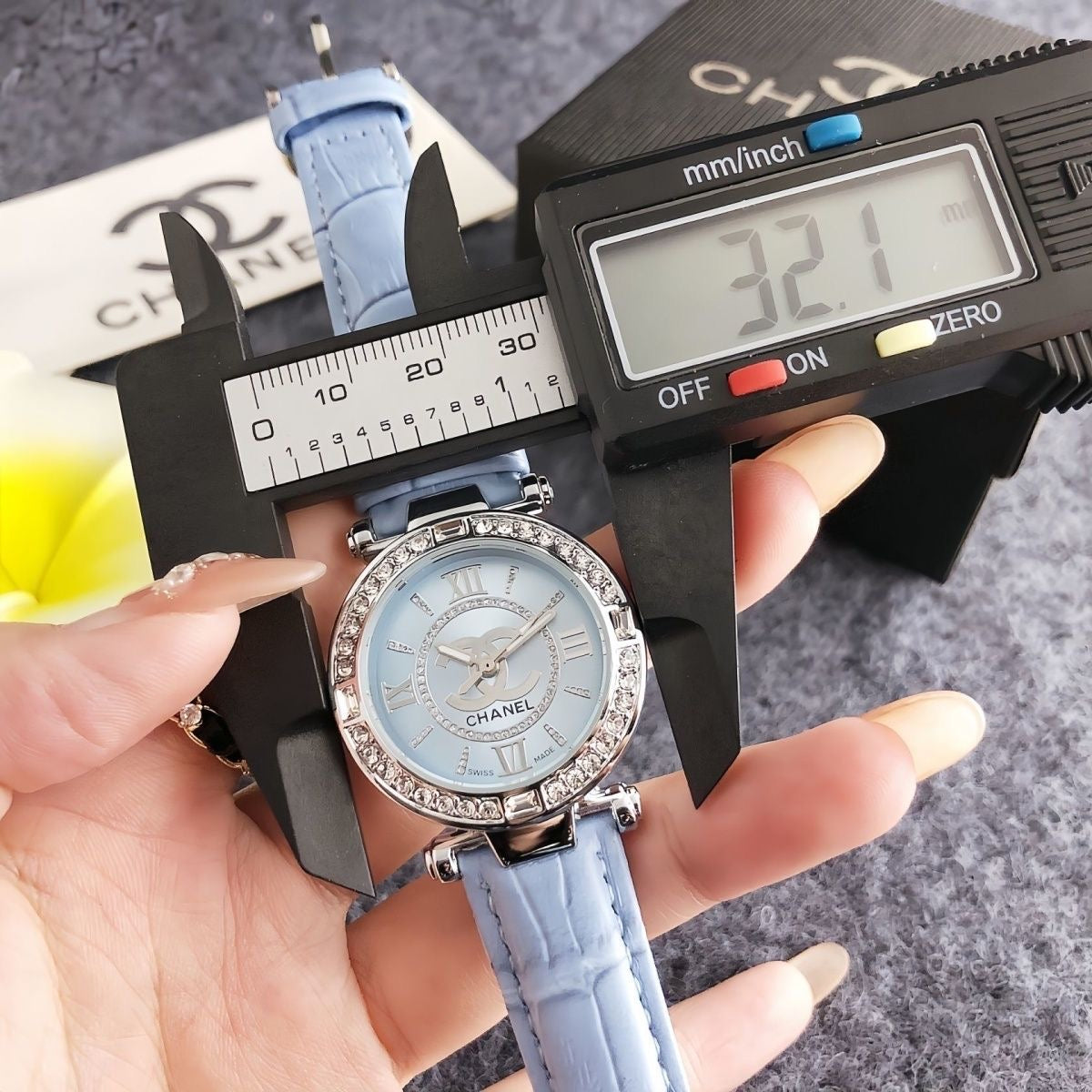 Women's Fashion Leather Strap Diamond Watch