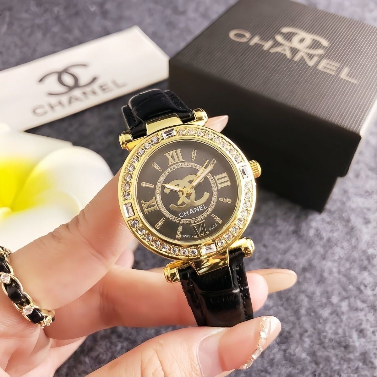 Women's Fashion Leather Strap Diamond Watch