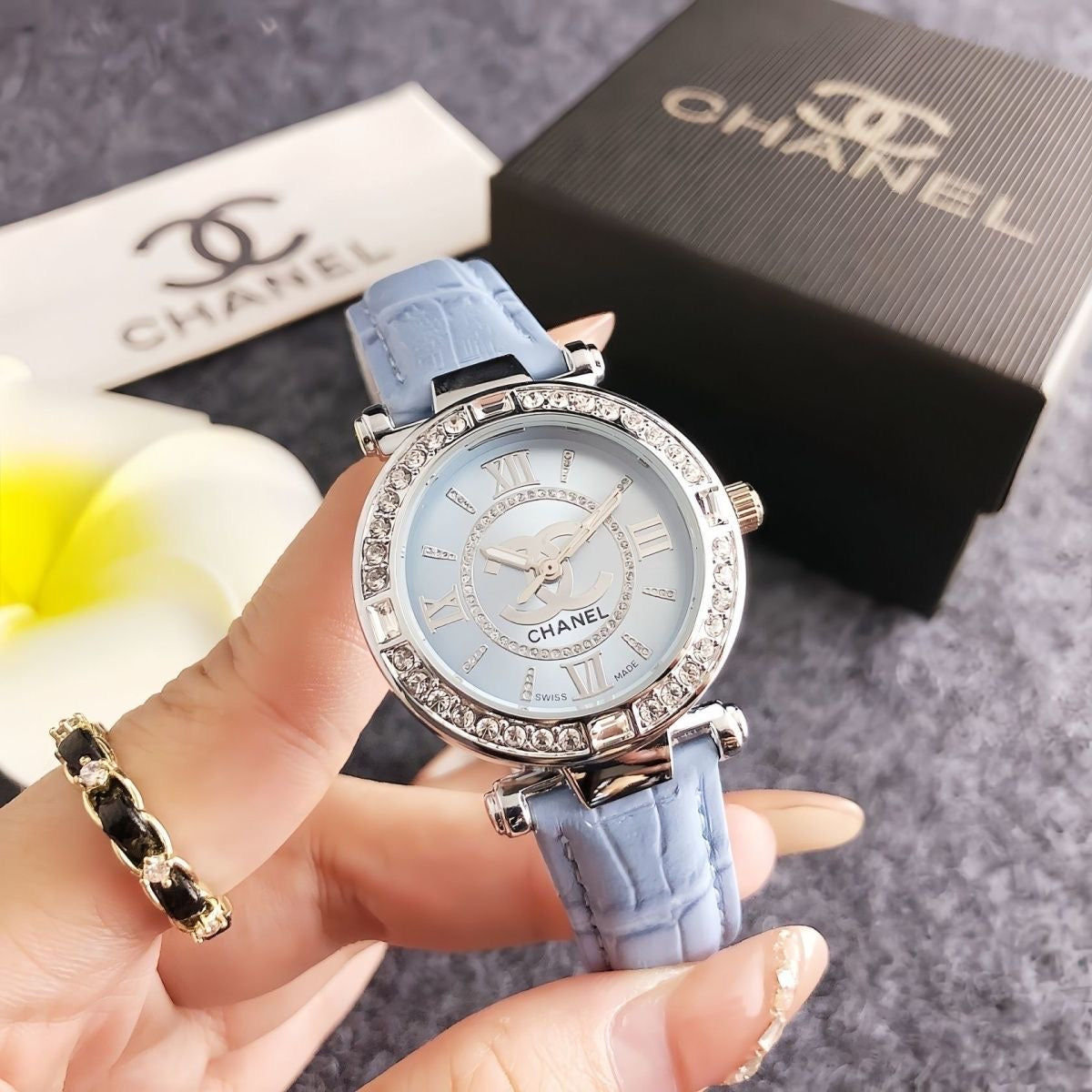 Women's Fashion Leather Strap Diamond Watch