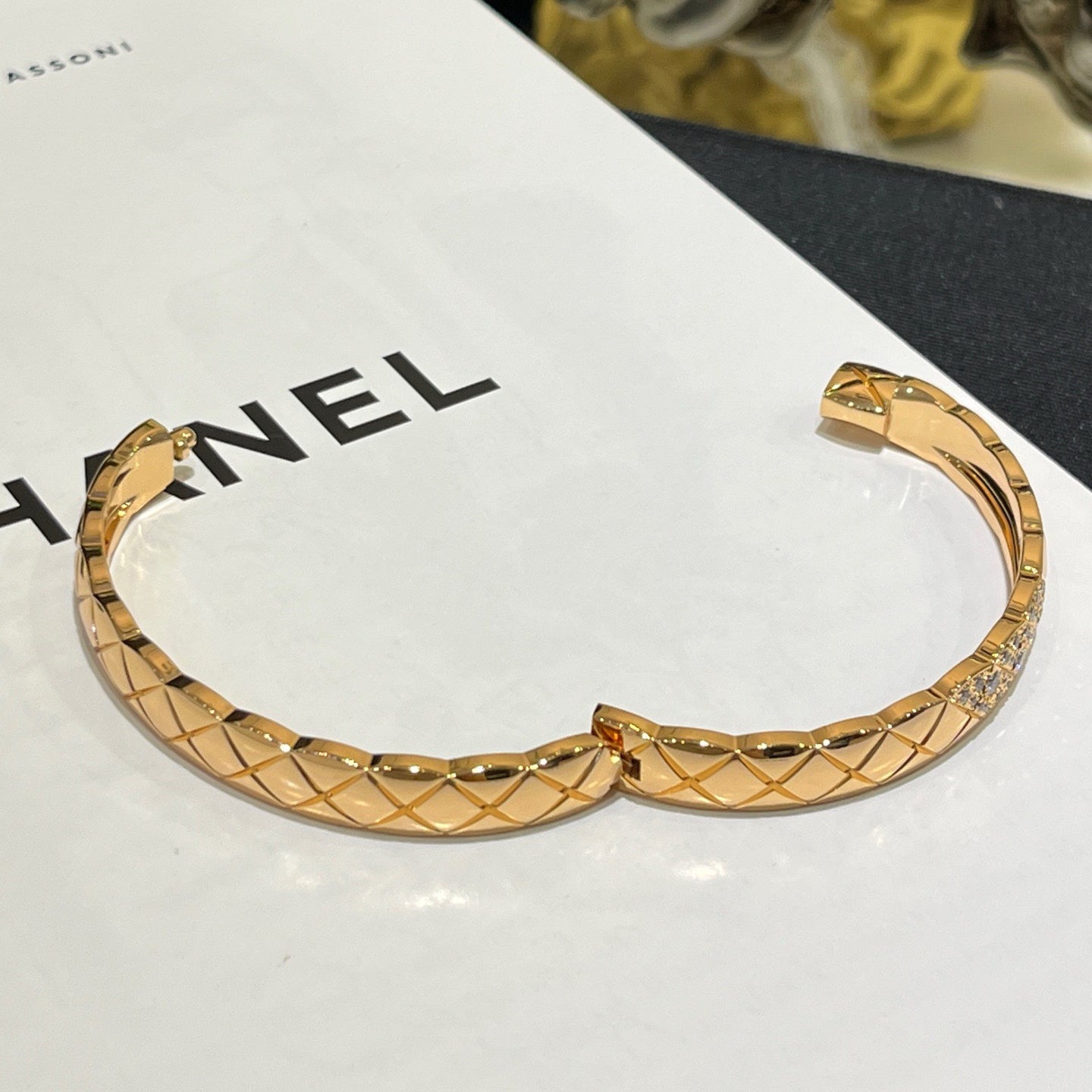 Women's Fashion Diamond-Encrusted Bangle