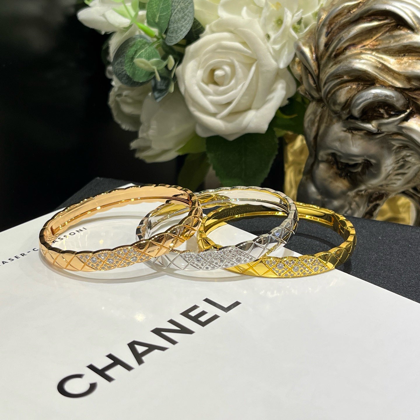 Women's Fashion Diamond-Encrusted Bangle