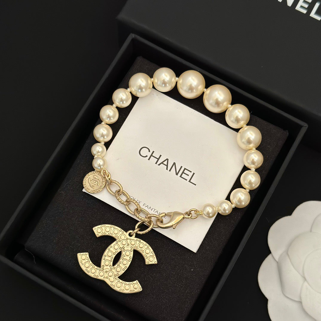 Women's Fashion Pearl Bracelet