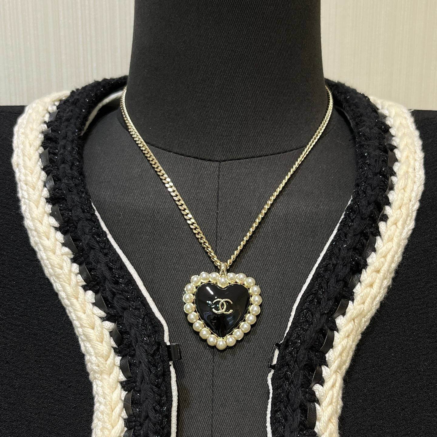 Women's Heart-Shaped Pendant Necklace