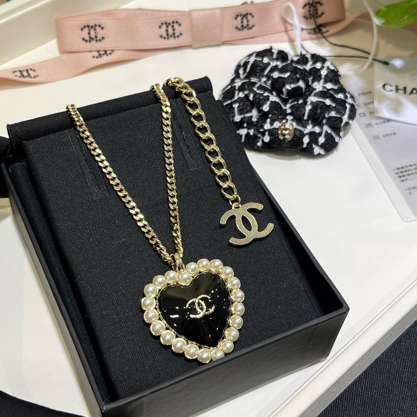 Women's Heart-Shaped Pendant Necklace