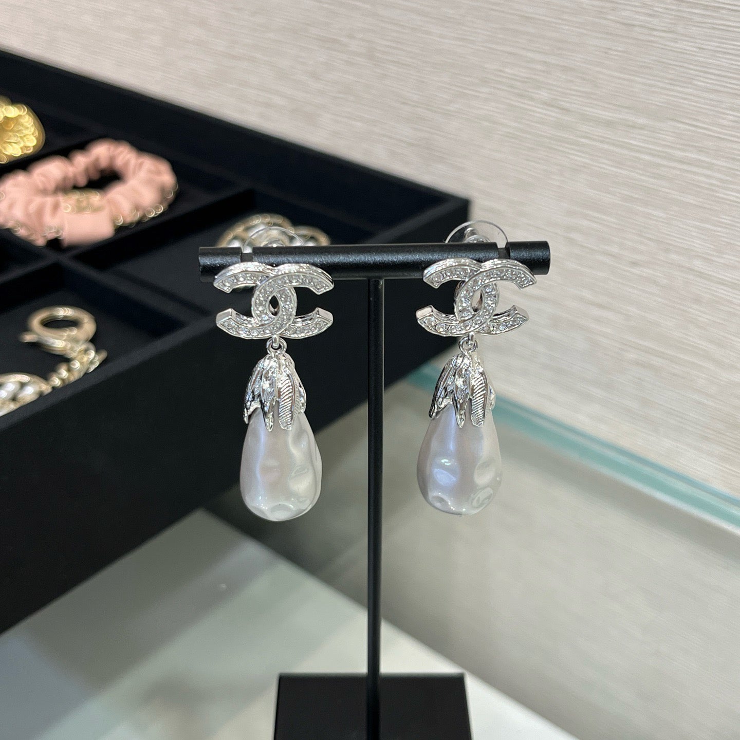 New Women's Pearl Pendant Earrings