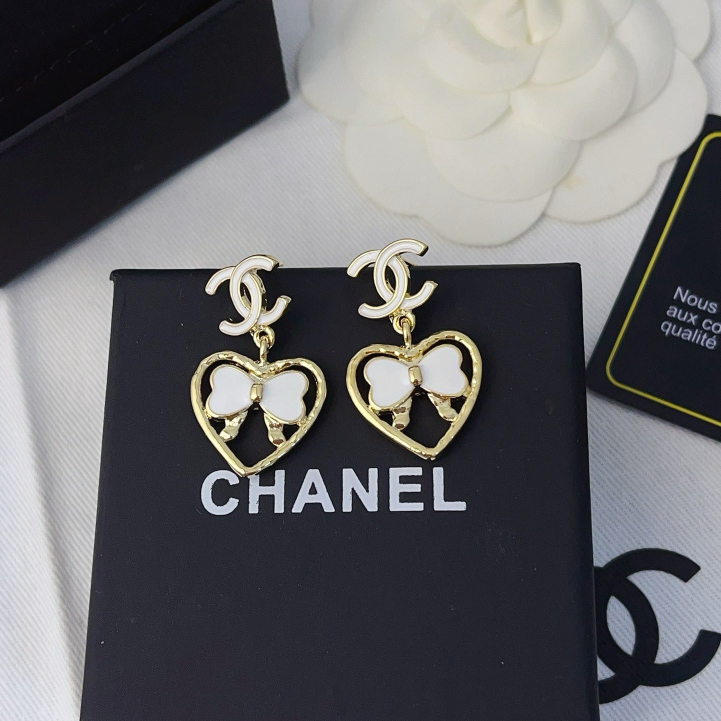 Women's Fashion Heart-Shaped Pendant Earrings