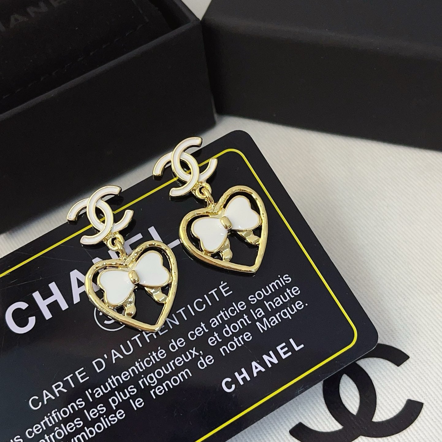 Women's Fashion Heart-Shaped Pendant Earrings