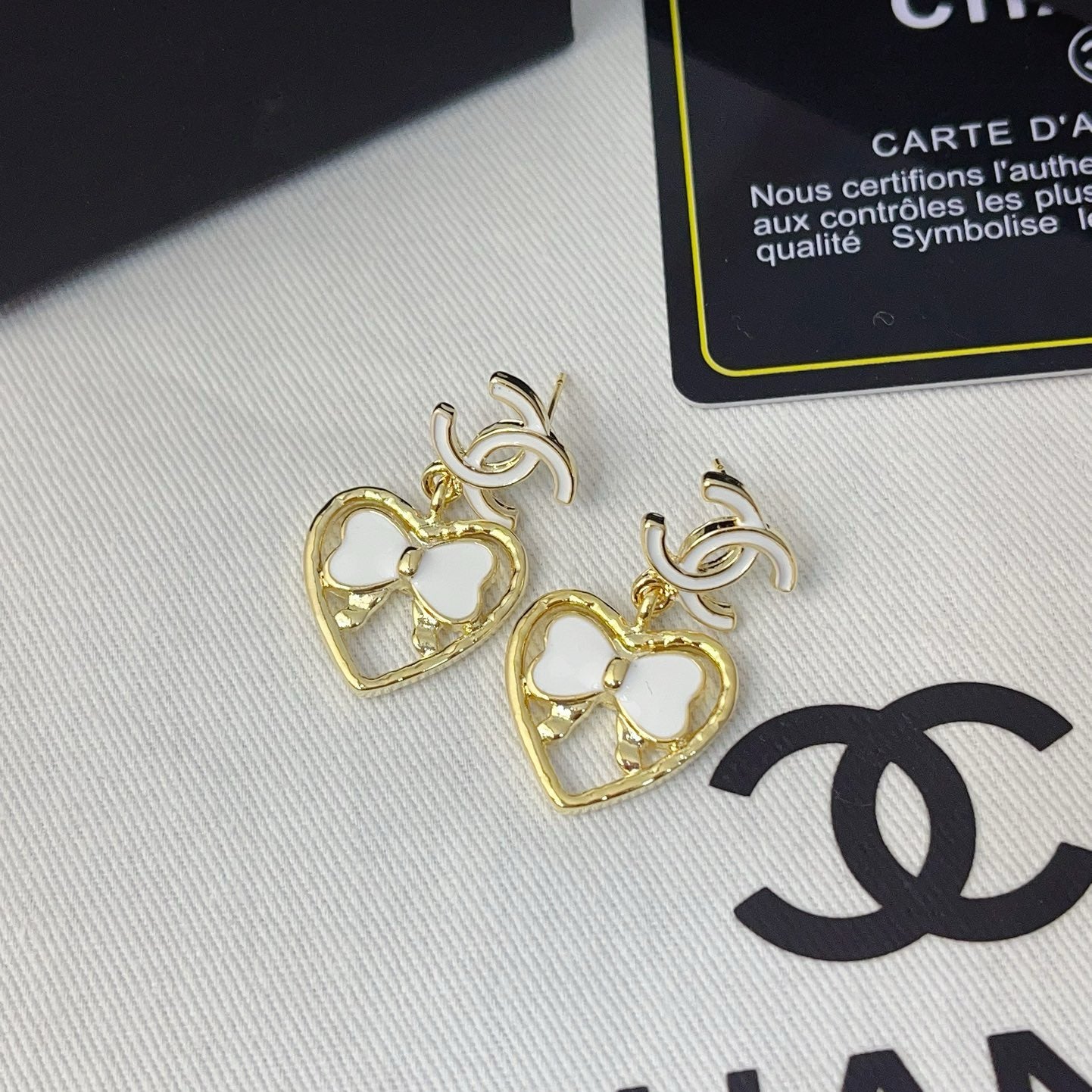 Women's Fashion Heart-Shaped Pendant Earrings