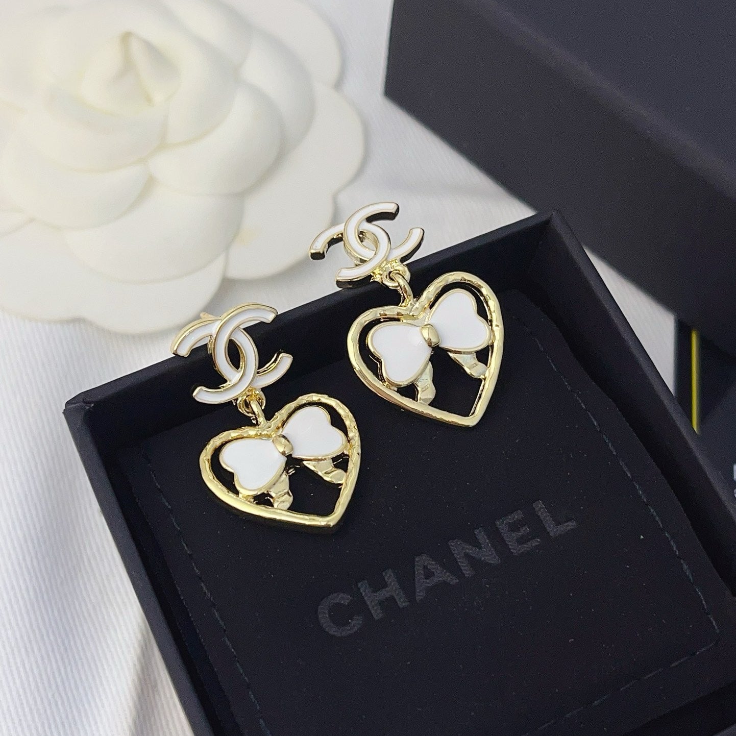 Women's Fashion Heart-Shaped Pendant Earrings