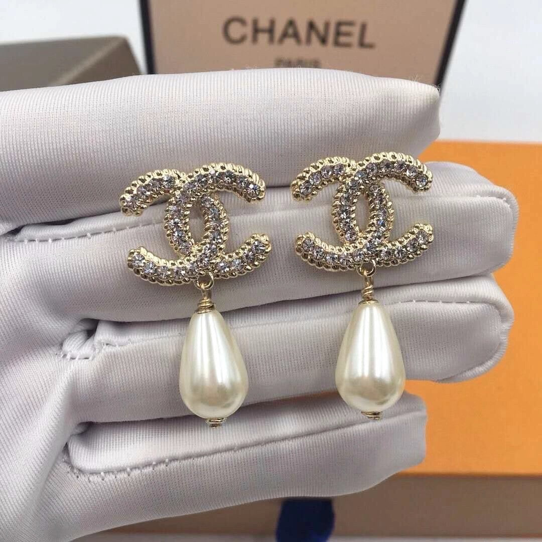 Women's Fashion Pearl Drop Earrings