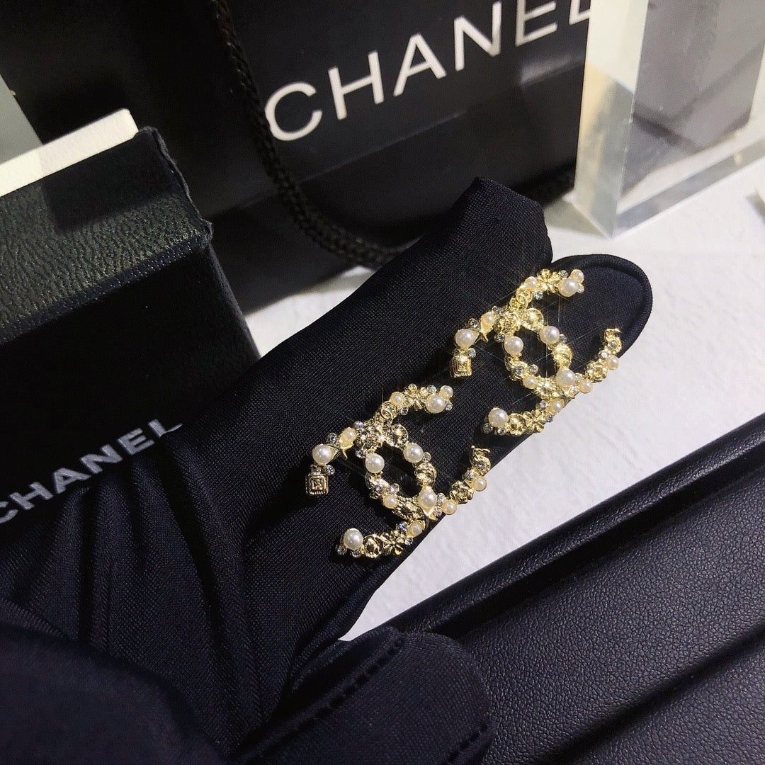 Women's Fashionable Rhinestone Pearl Earrings