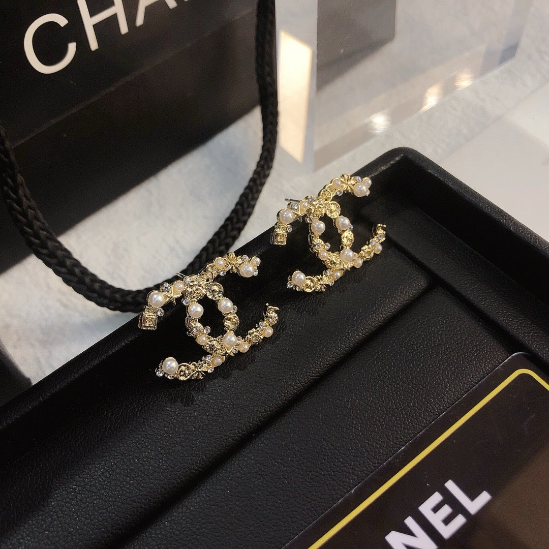 Women's Fashionable Rhinestone Pearl Earrings