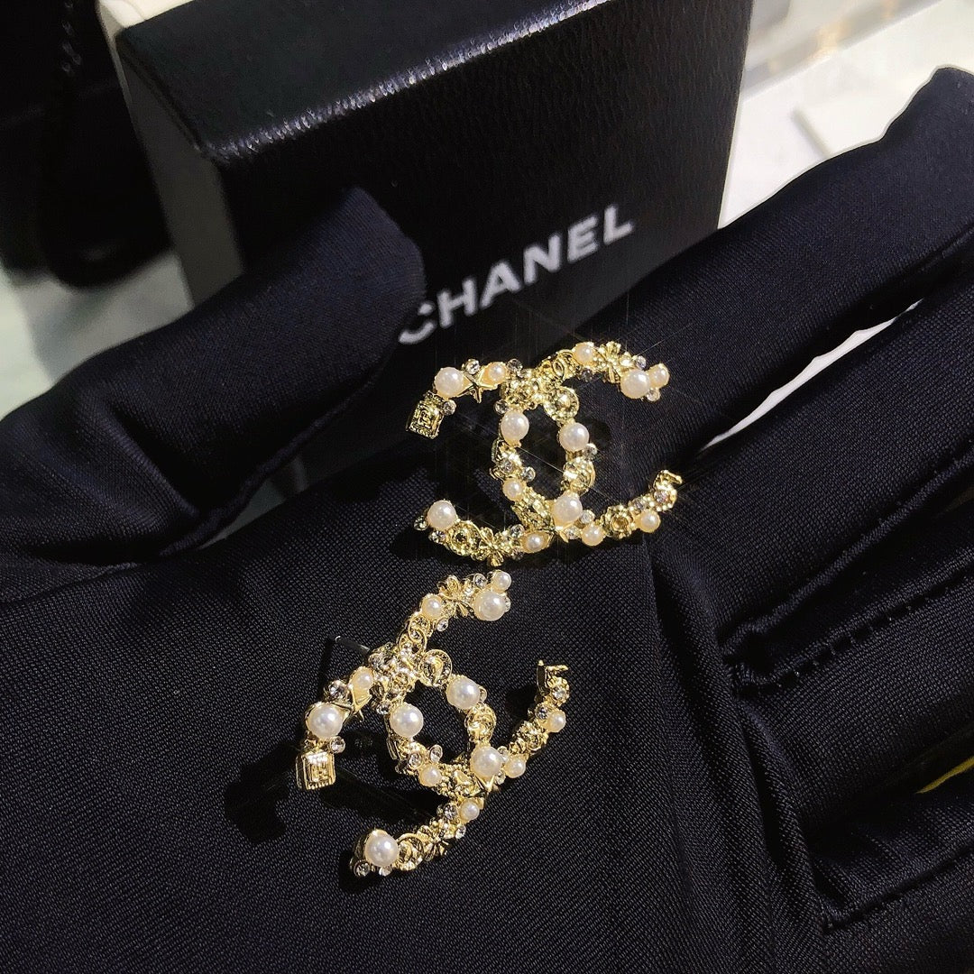 Women's Fashionable Rhinestone Pearl Earrings