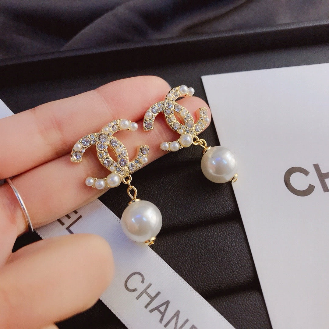 Women's Fashion Pearl Drop Earrings