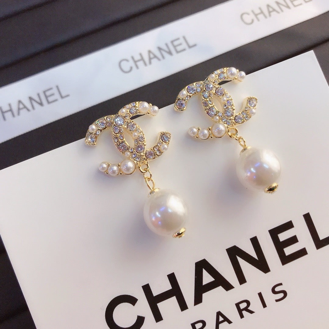 Women's Fashion Pearl Drop Earrings