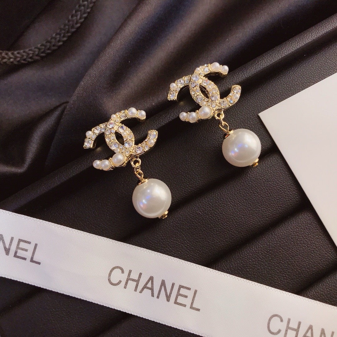 Women's Fashion Pearl Drop Earrings