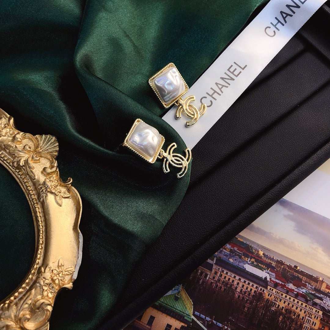 Women's Fashion Pearl Earrings