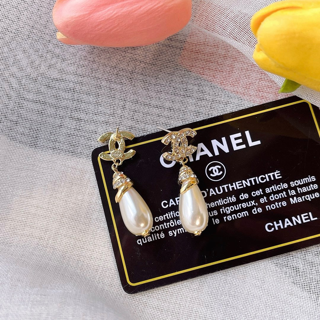 Women's Fashion Pearl Drop Earrings