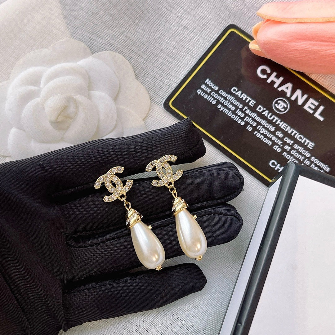 Women's Fashion Pearl Drop Earrings