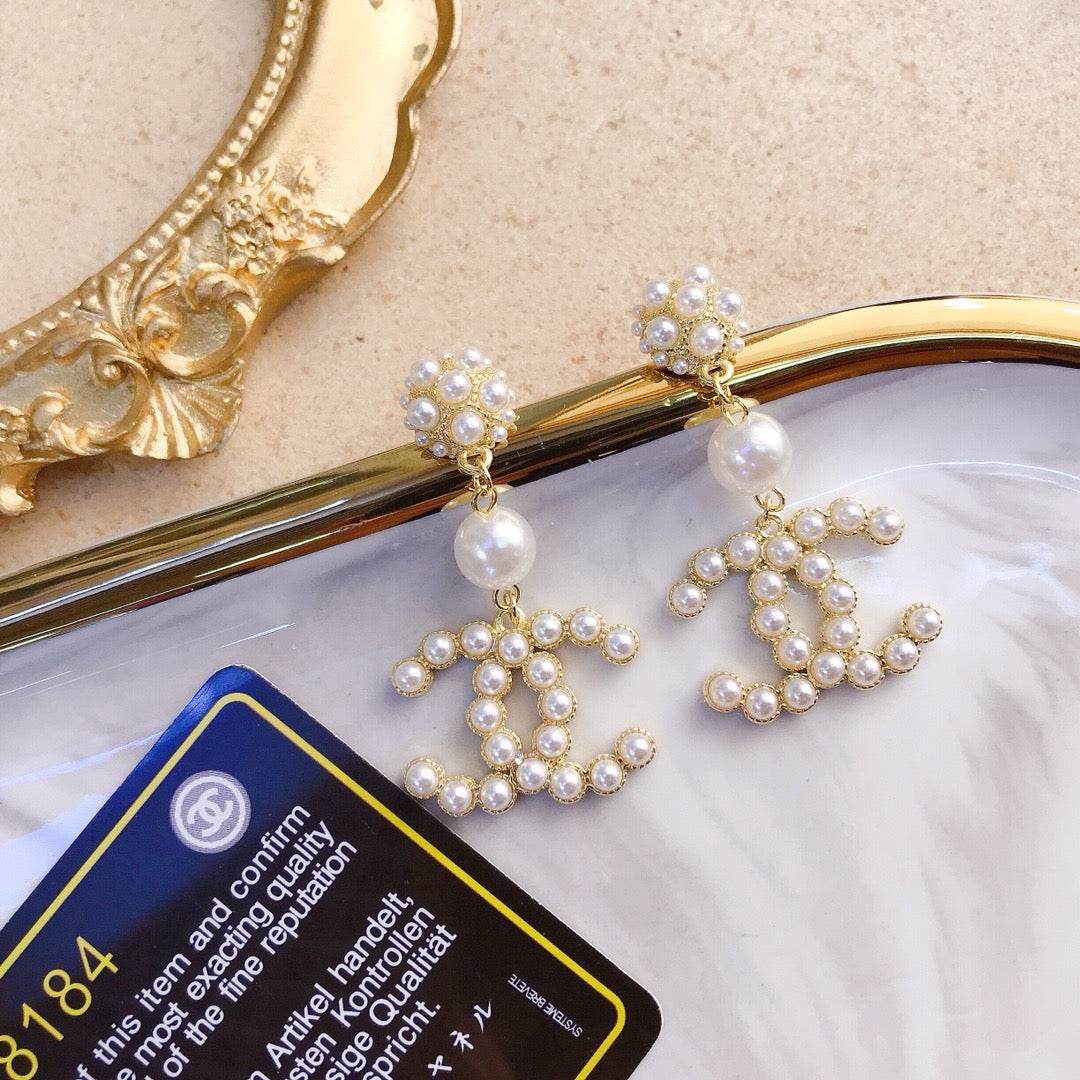 Women's Fashion Pearl Earrings