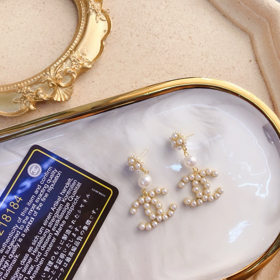 Women's Fashion Pearl Earrings