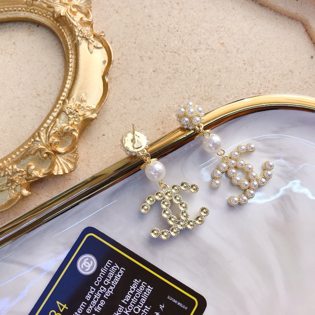 Women's Fashion Pearl Earrings