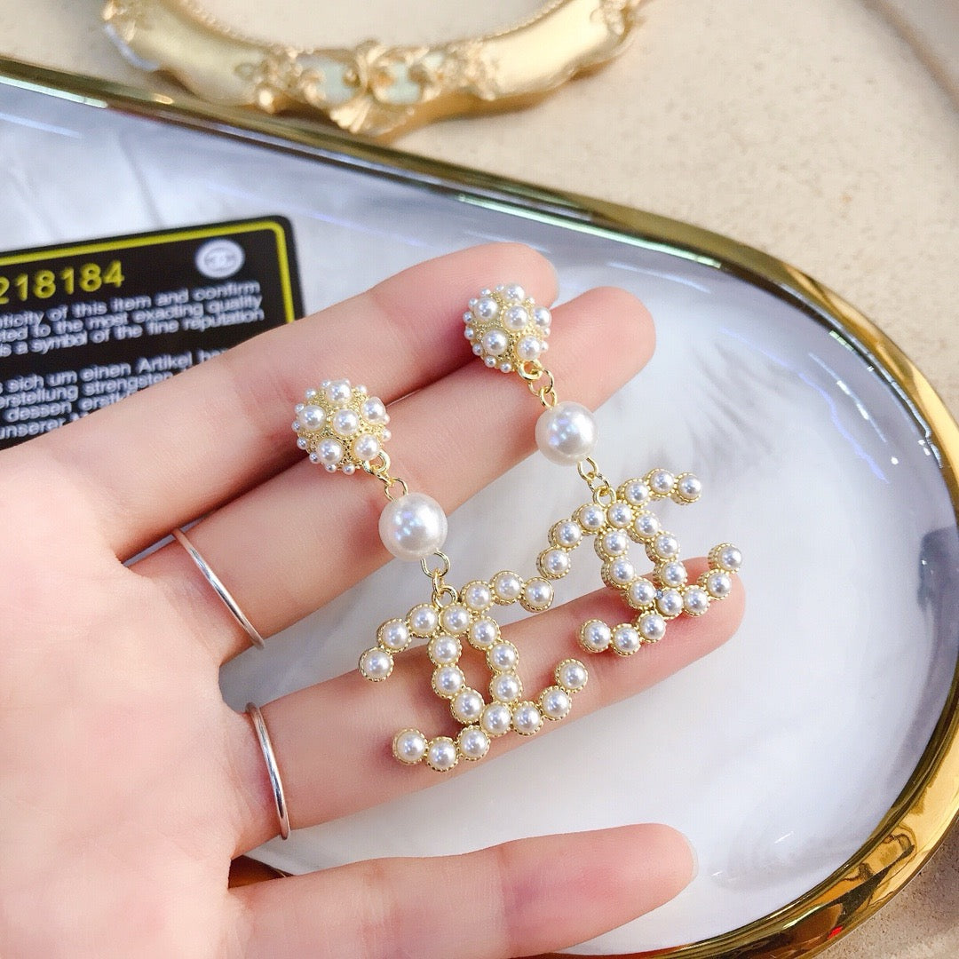 Women's Fashion Pearl Earrings